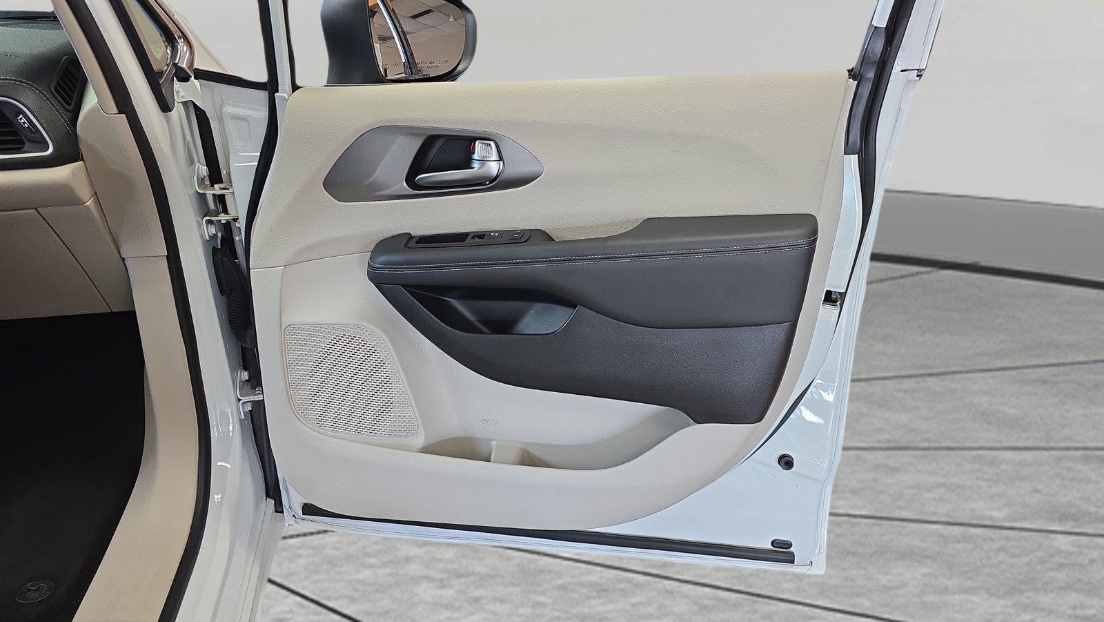 2023 Chrysler Pacifica Hybrid Touring L