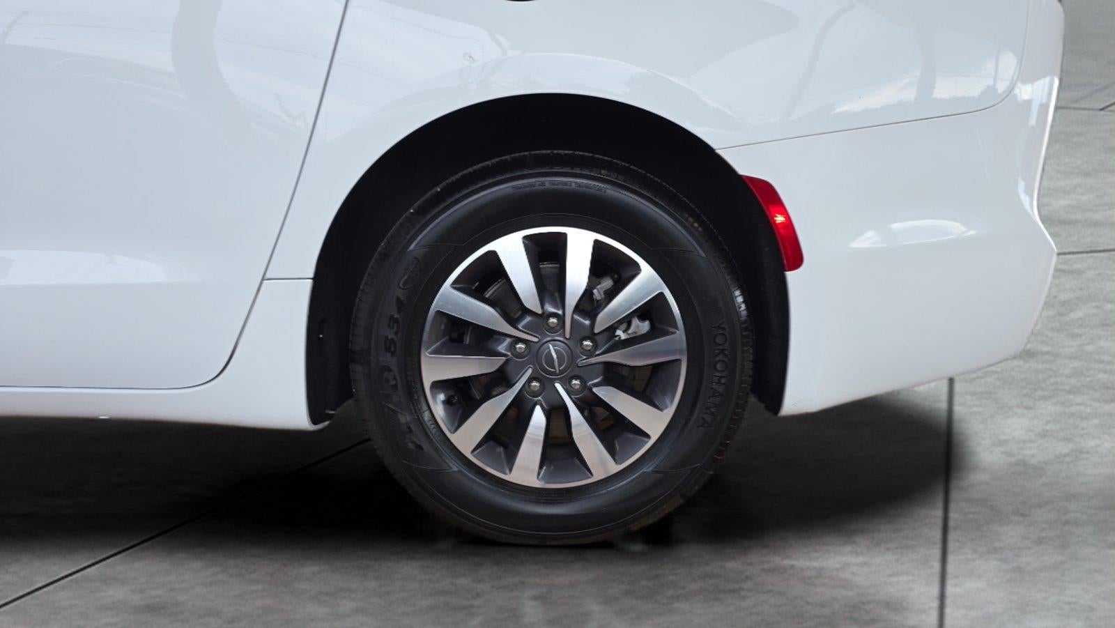 2023 Chrysler Pacifica Hybrid Touring L