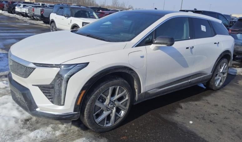 2025 Cadillac OPTIQ Luxury 2