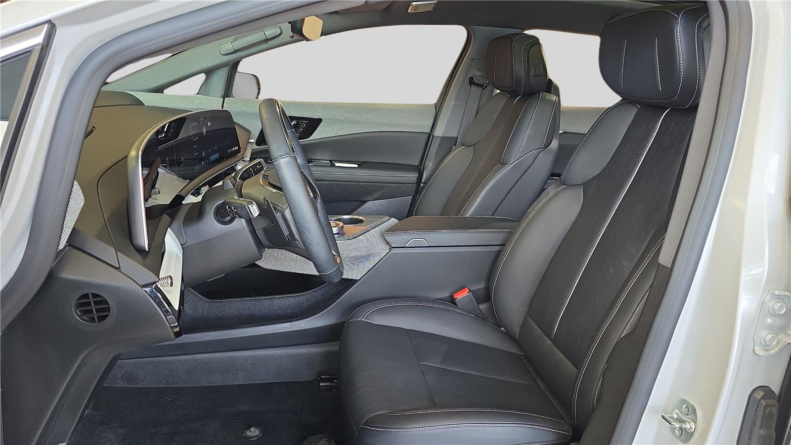 2025 Cadillac OPTIQ Luxury 2