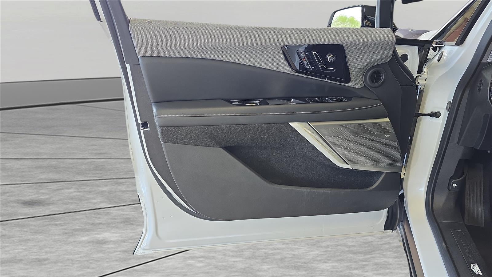 2025 Cadillac OPTIQ Luxury 2