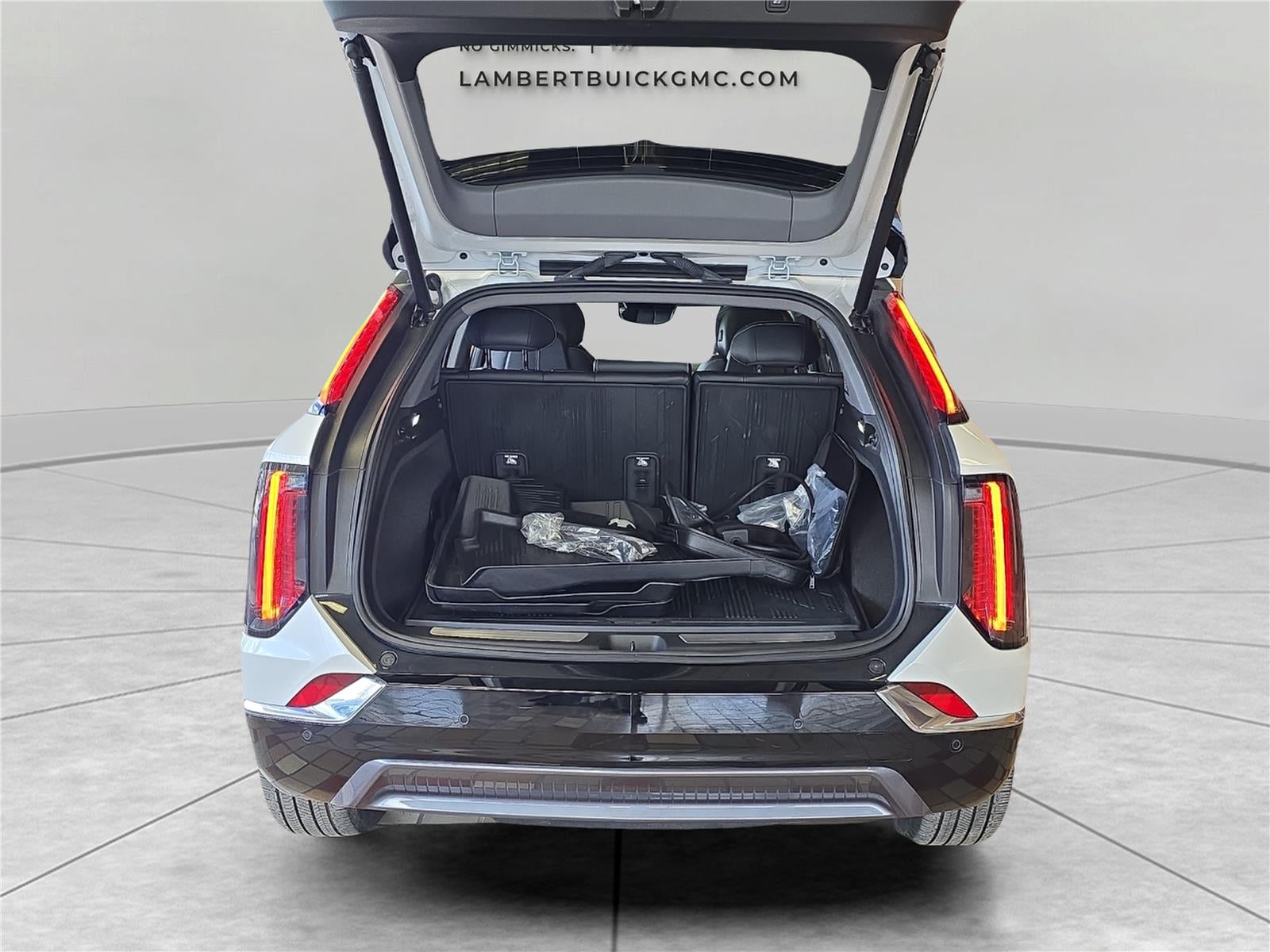 2025 Cadillac OPTIQ Luxury 2