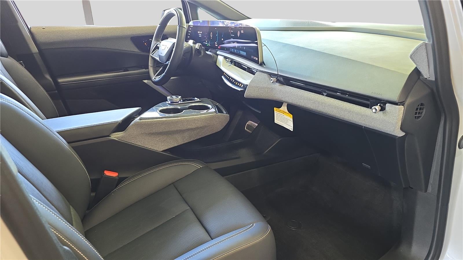 2025 Cadillac OPTIQ Luxury 2