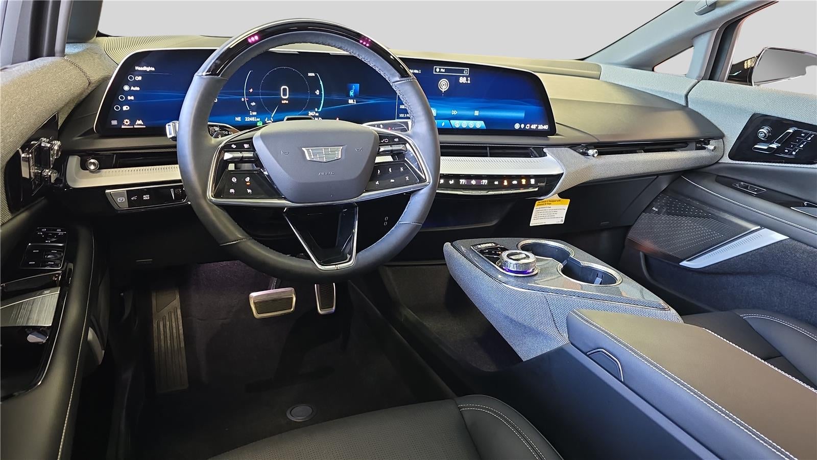 2025 Cadillac OPTIQ Luxury 2