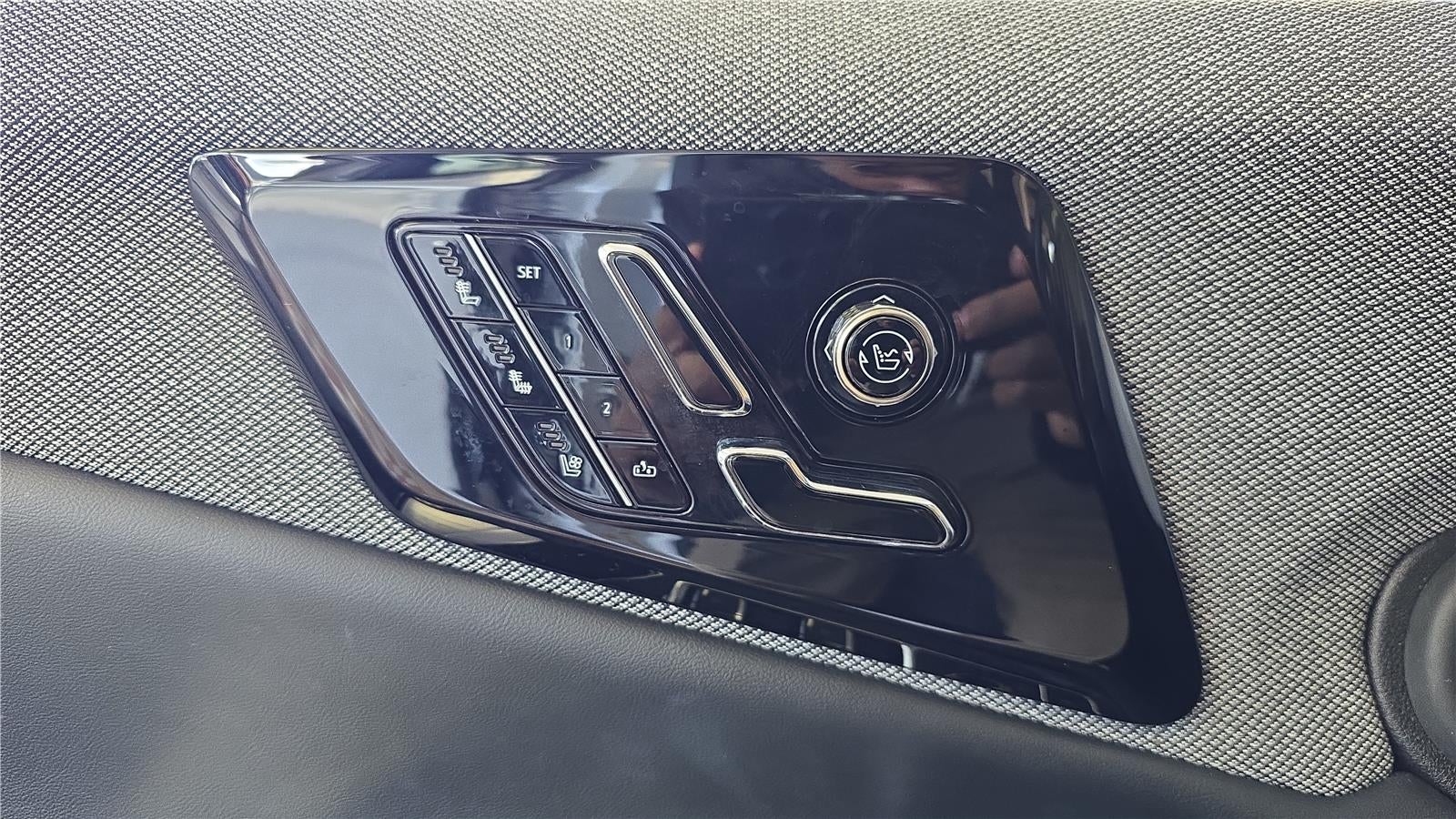 2025 Cadillac OPTIQ Luxury 2