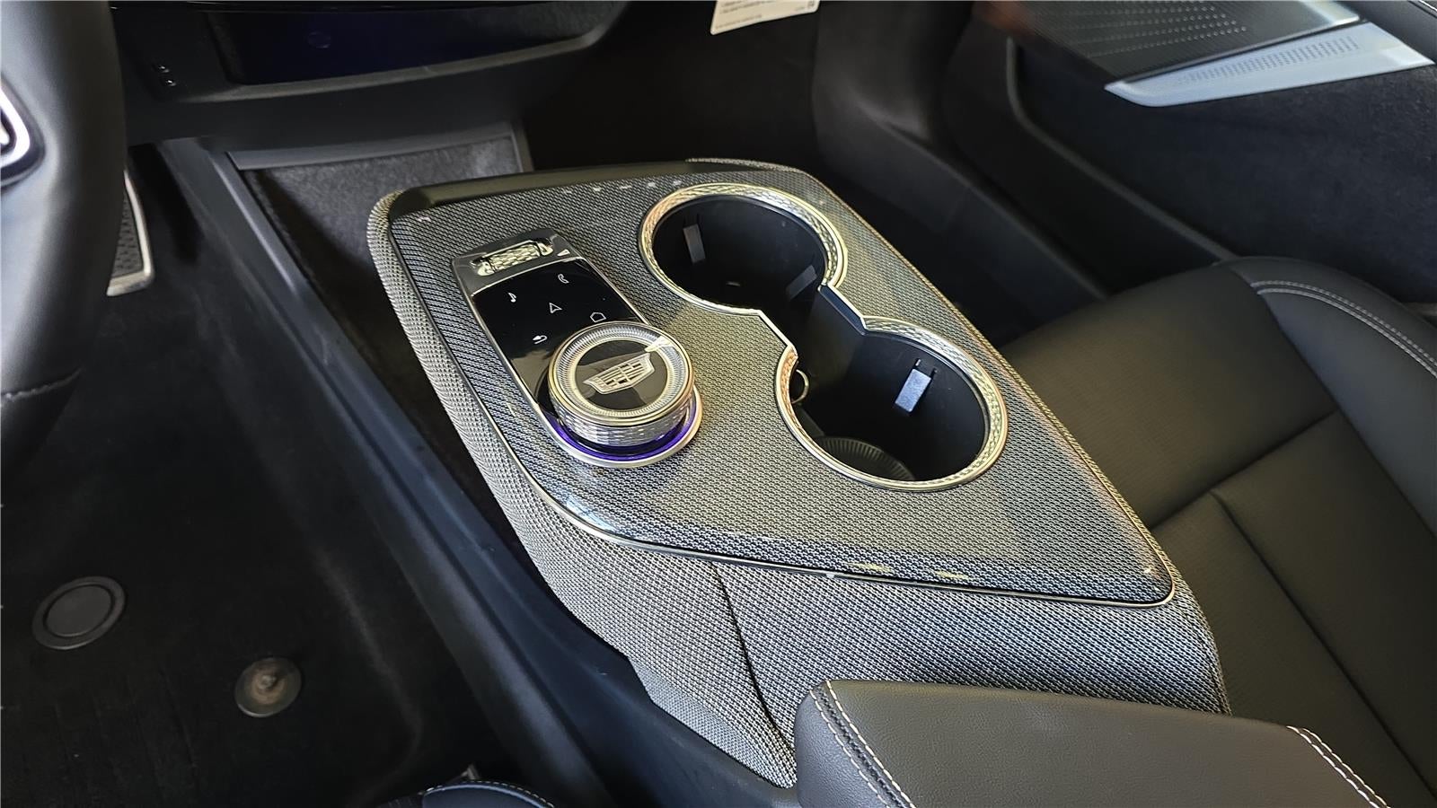 2025 Cadillac OPTIQ Luxury 2