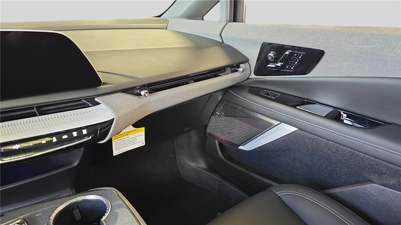 2025 Cadillac OPTIQ Luxury 2