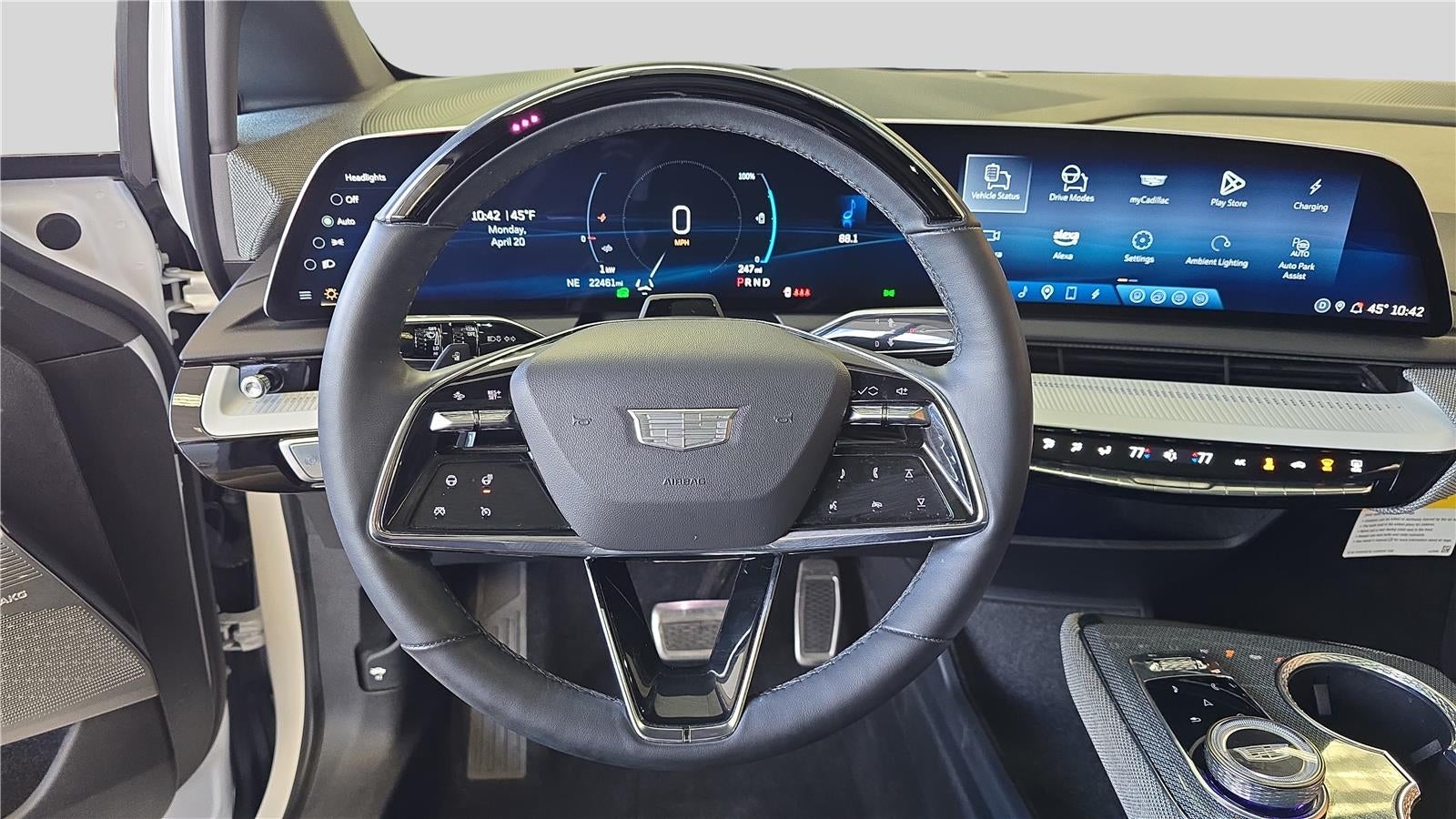 2025 Cadillac OPTIQ Luxury 2