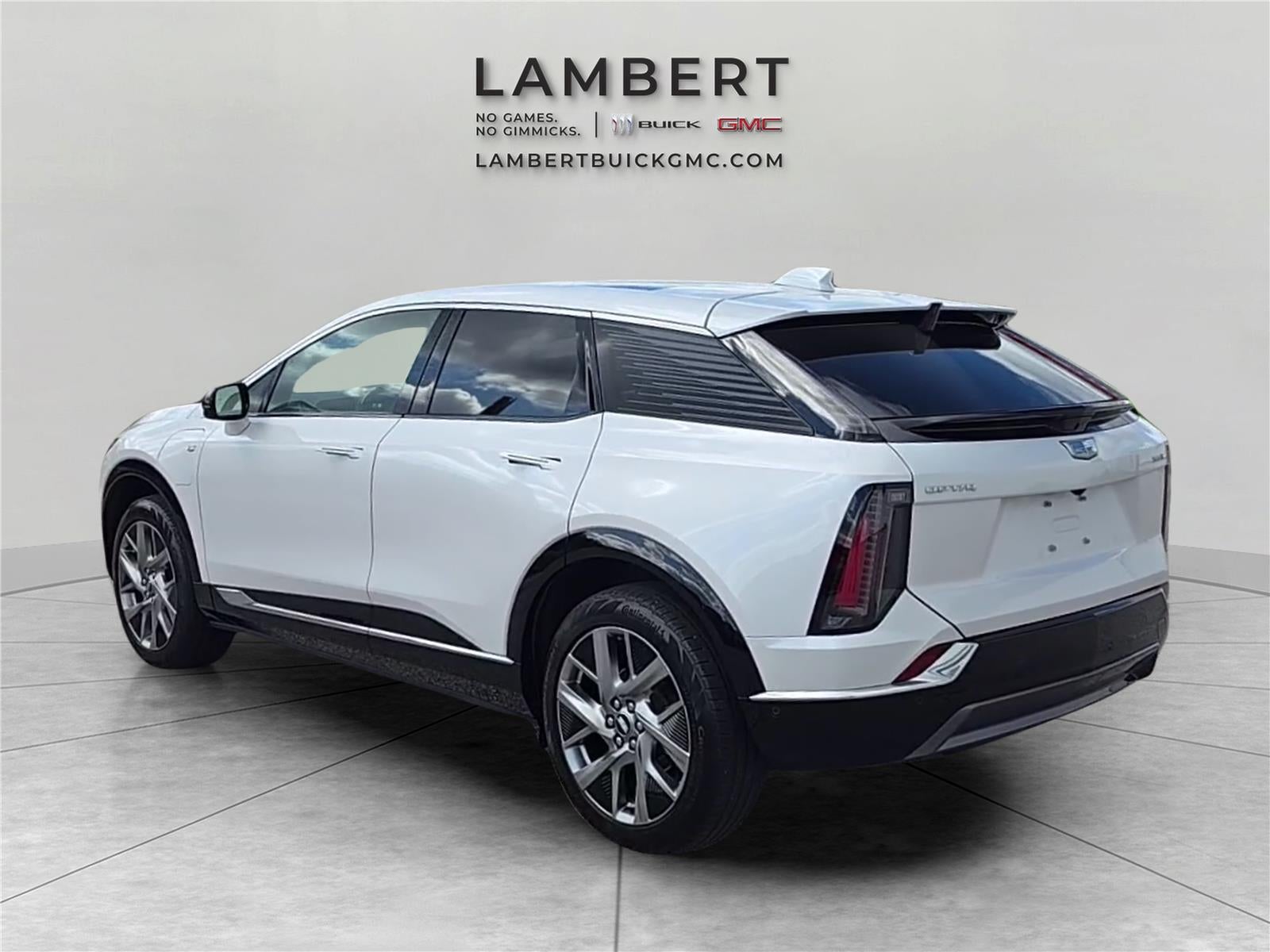 2025 Cadillac OPTIQ Luxury 2