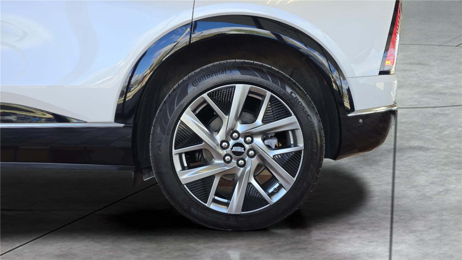 2025 Cadillac OPTIQ Luxury 2