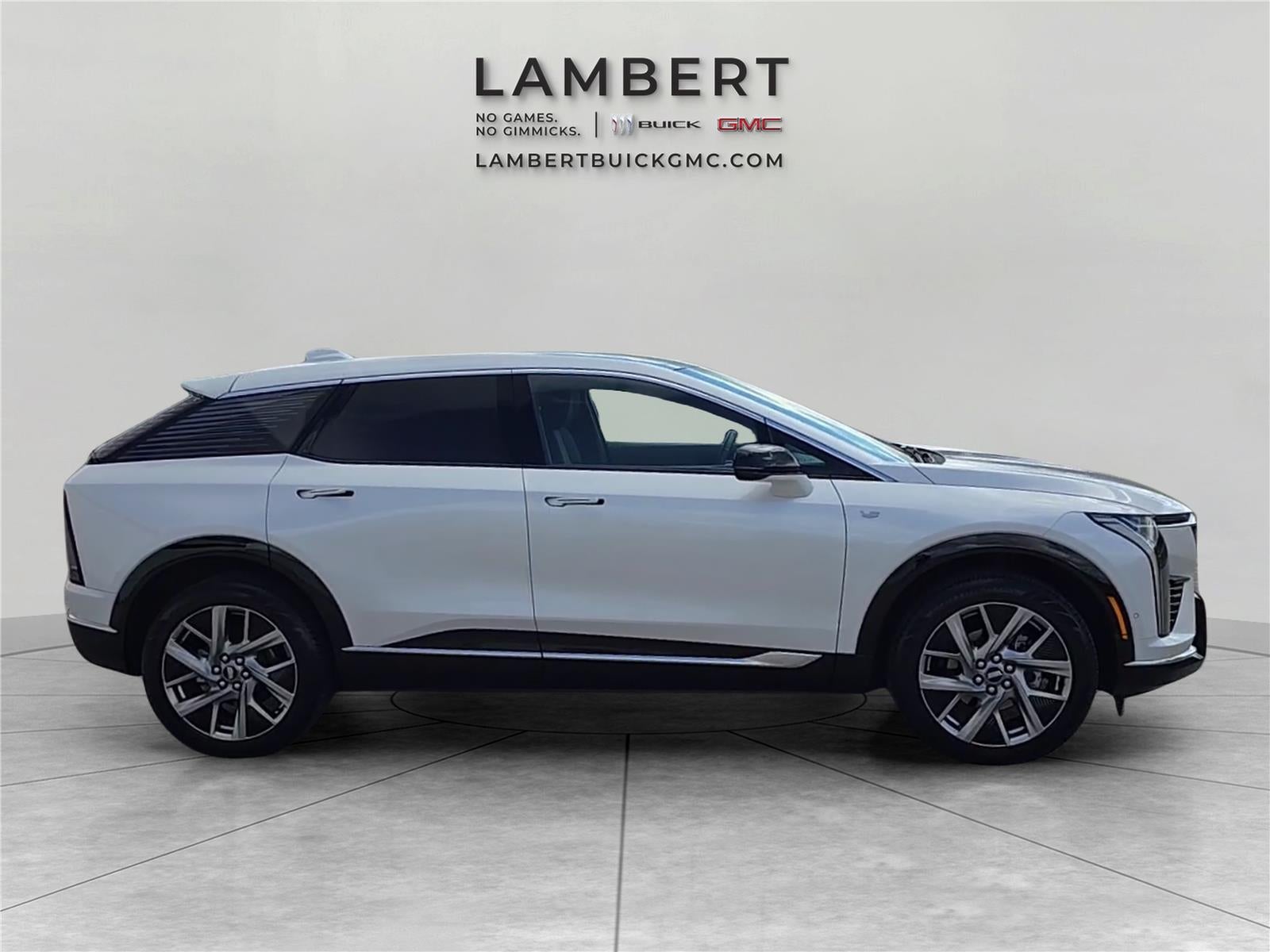 2025 Cadillac OPTIQ Luxury 2