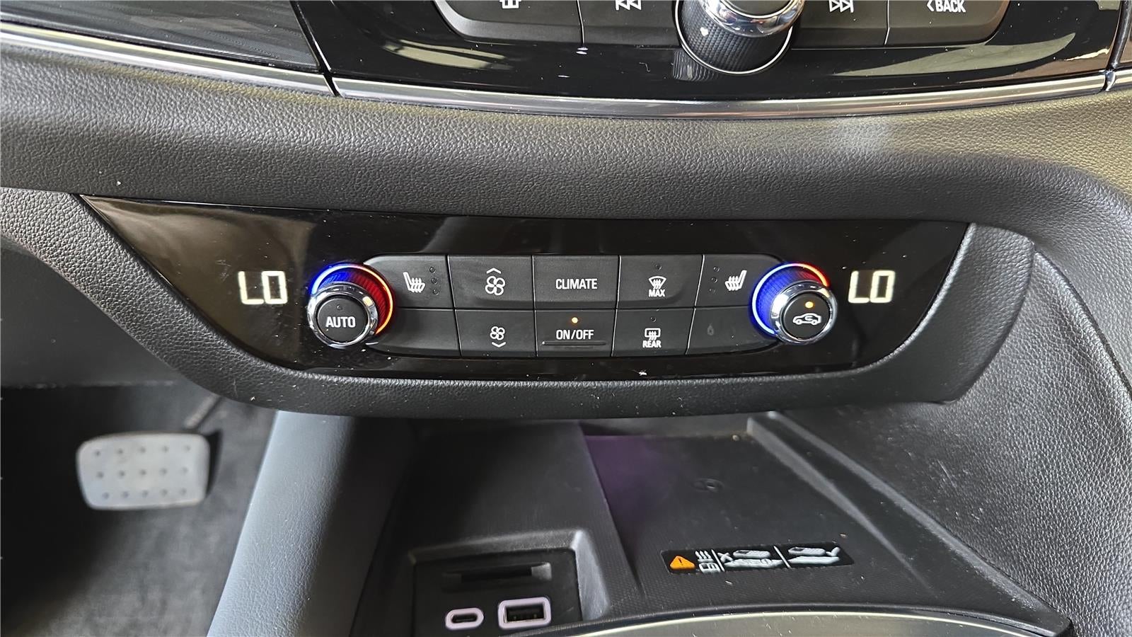 2023 Buick Enclave Essence