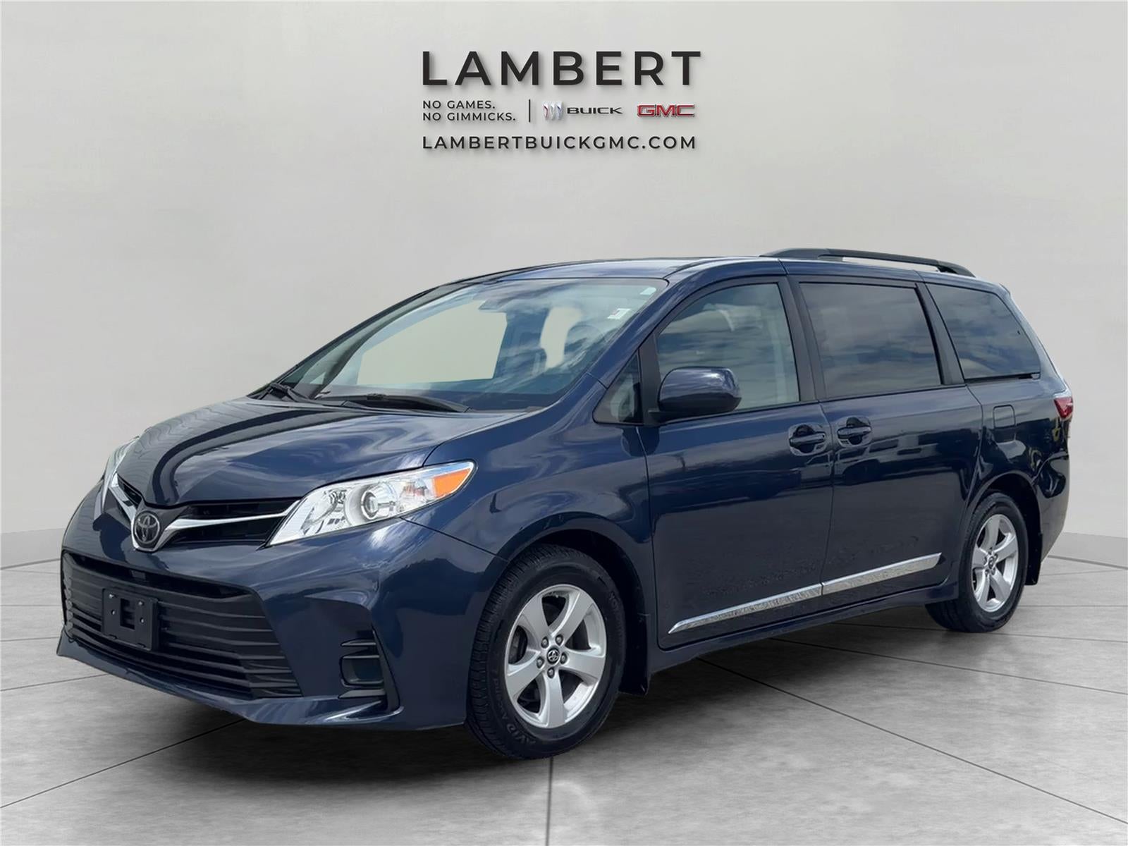 2020 Toyota Sienna LE V6 7-Passenger Access Seat FWD's photo