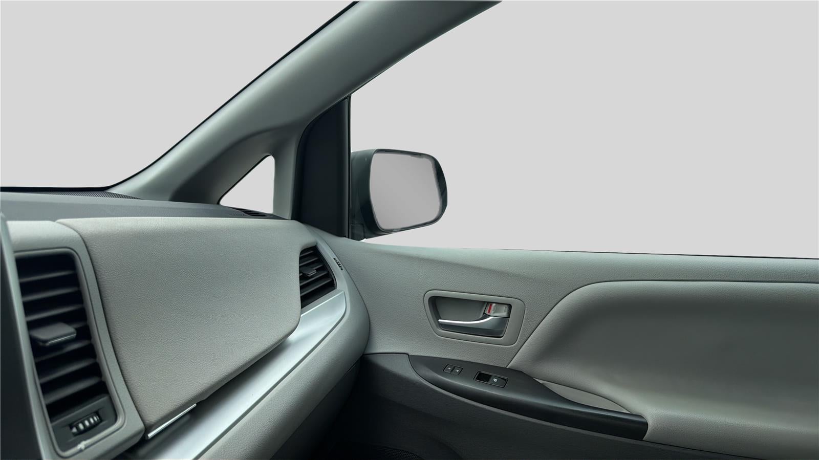 2020 TOYOTA TRUCK SIENNA LE