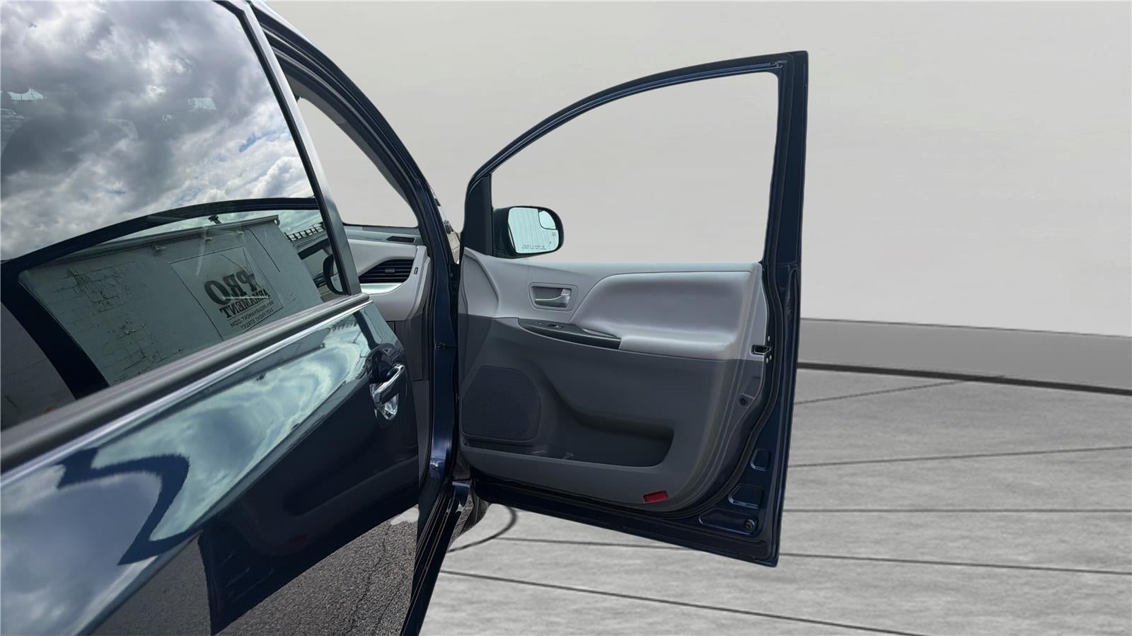 2020 TOYOTA TRUCK SIENNA LE