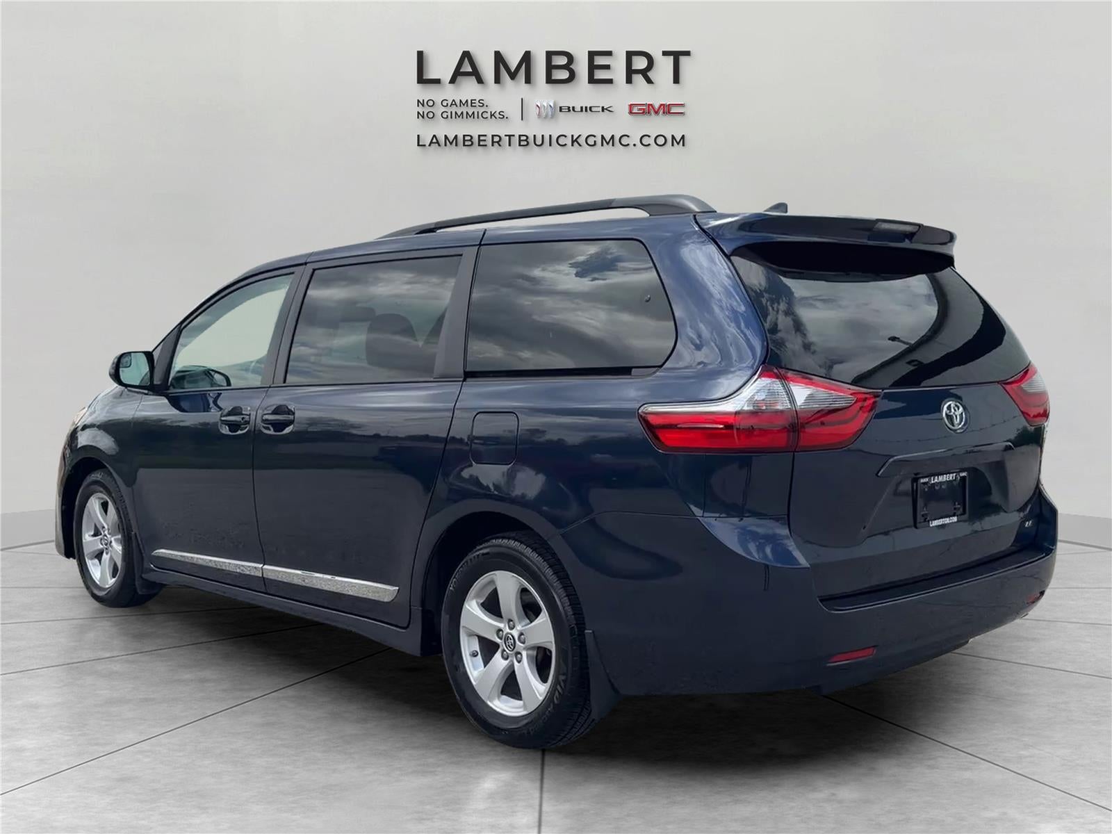 2020 TOYOTA TRUCK SIENNA LE