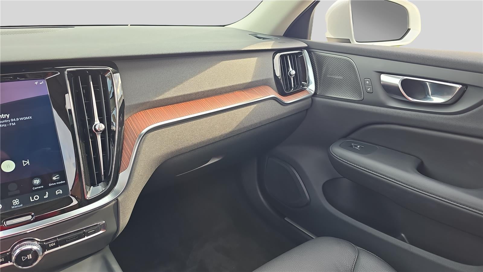 2025 Volvo V60 Cross Country Plus