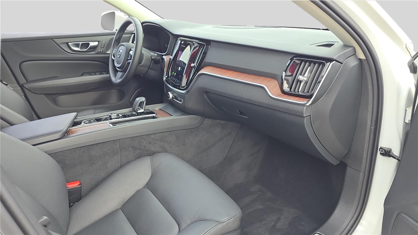 2025 Volvo V60 Cross Country Plus