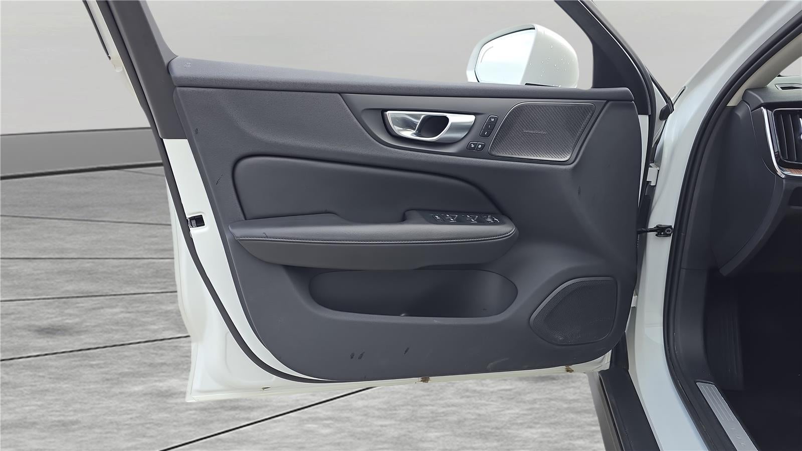 2025 Volvo V60 Cross Country Plus