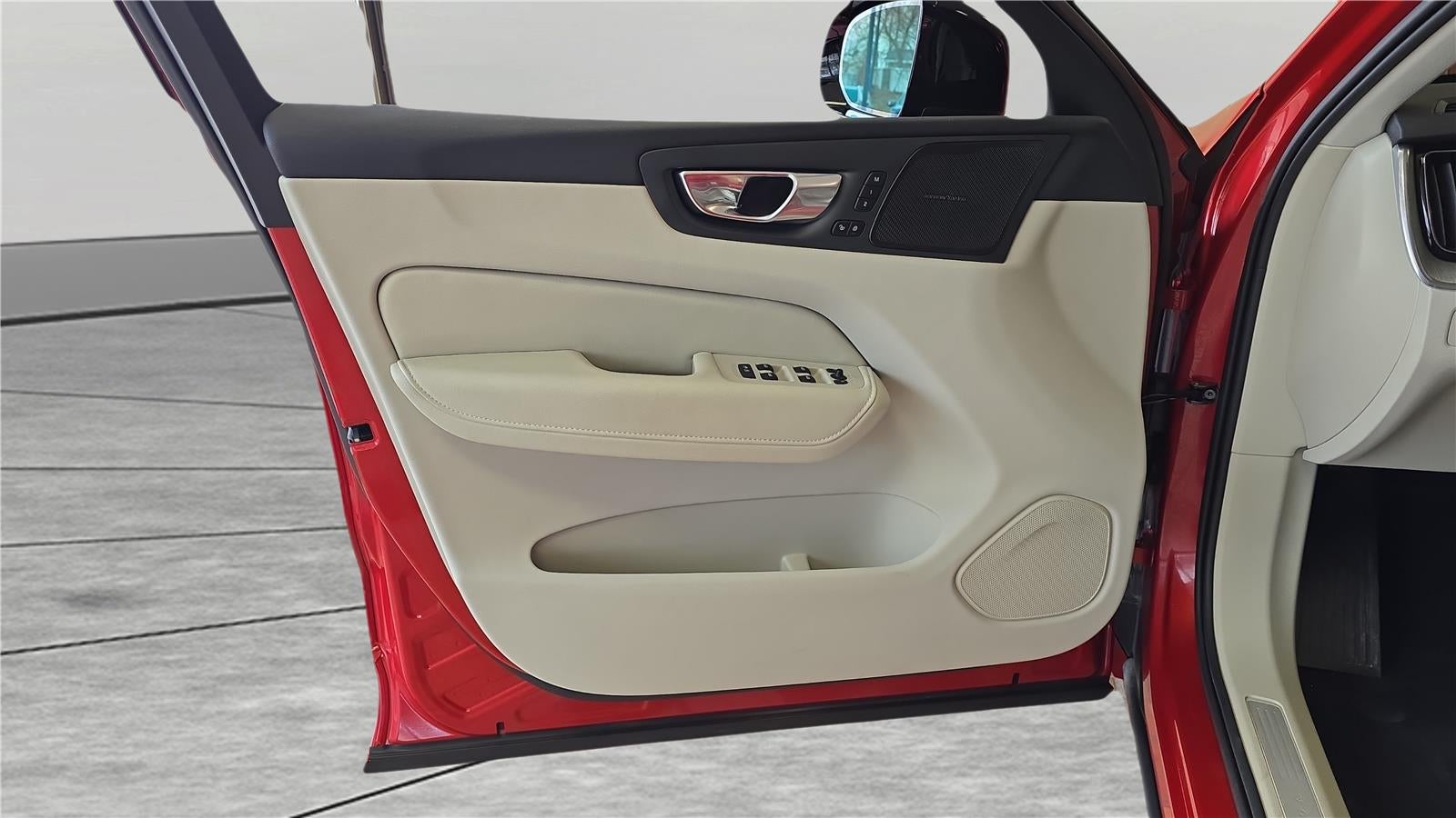 2025 Volvo XC60 Plus