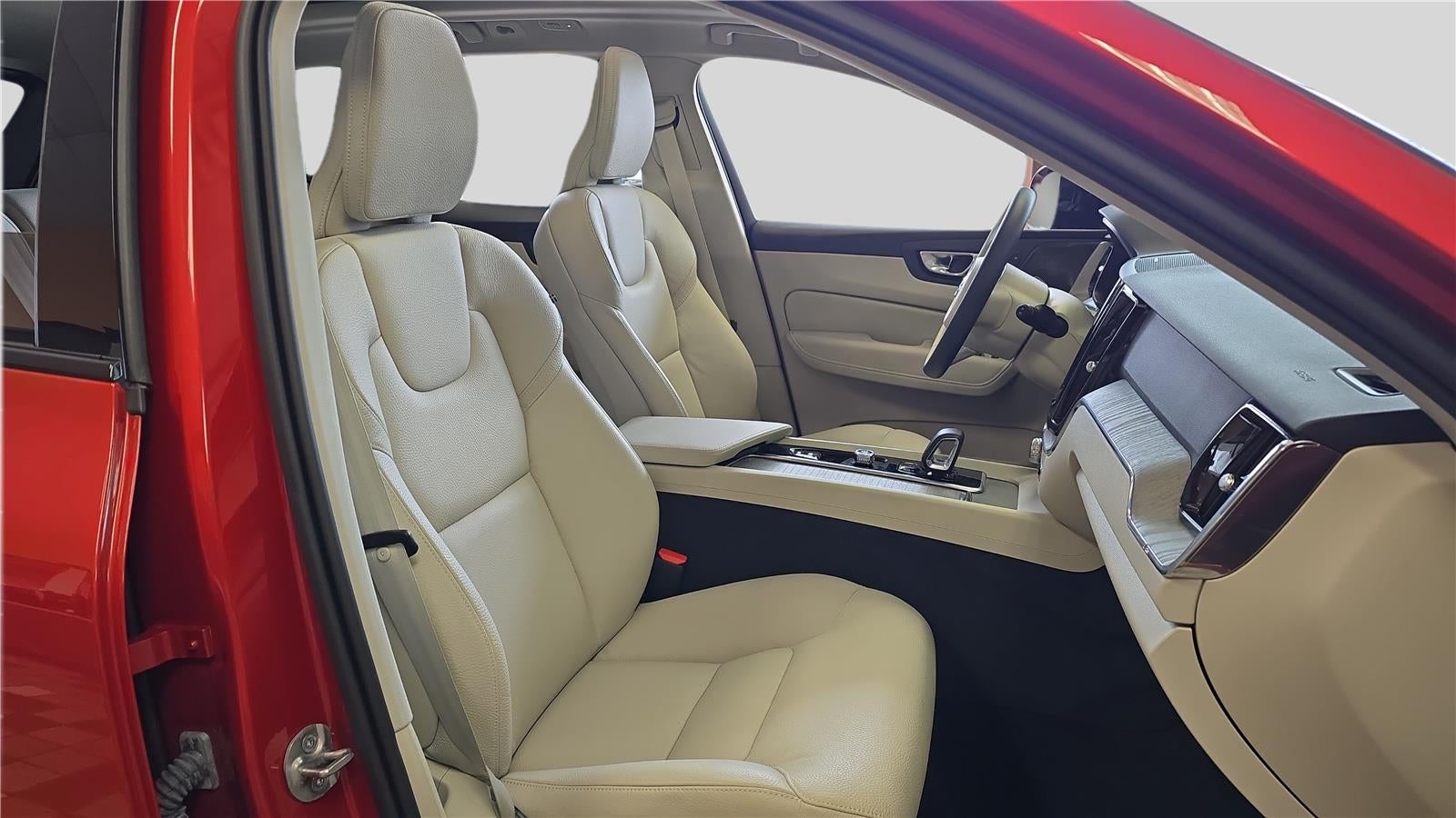 2025 Volvo XC60 Plus