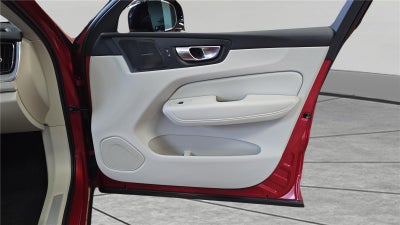 2025 Volvo XC60 Plus