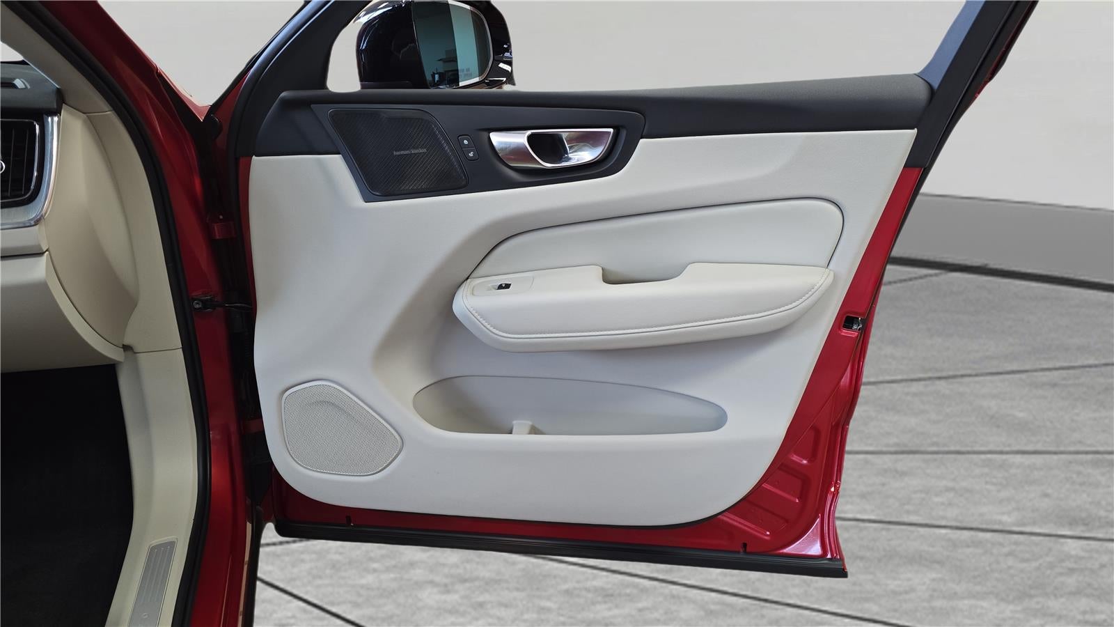 2025 Volvo XC60 Plus