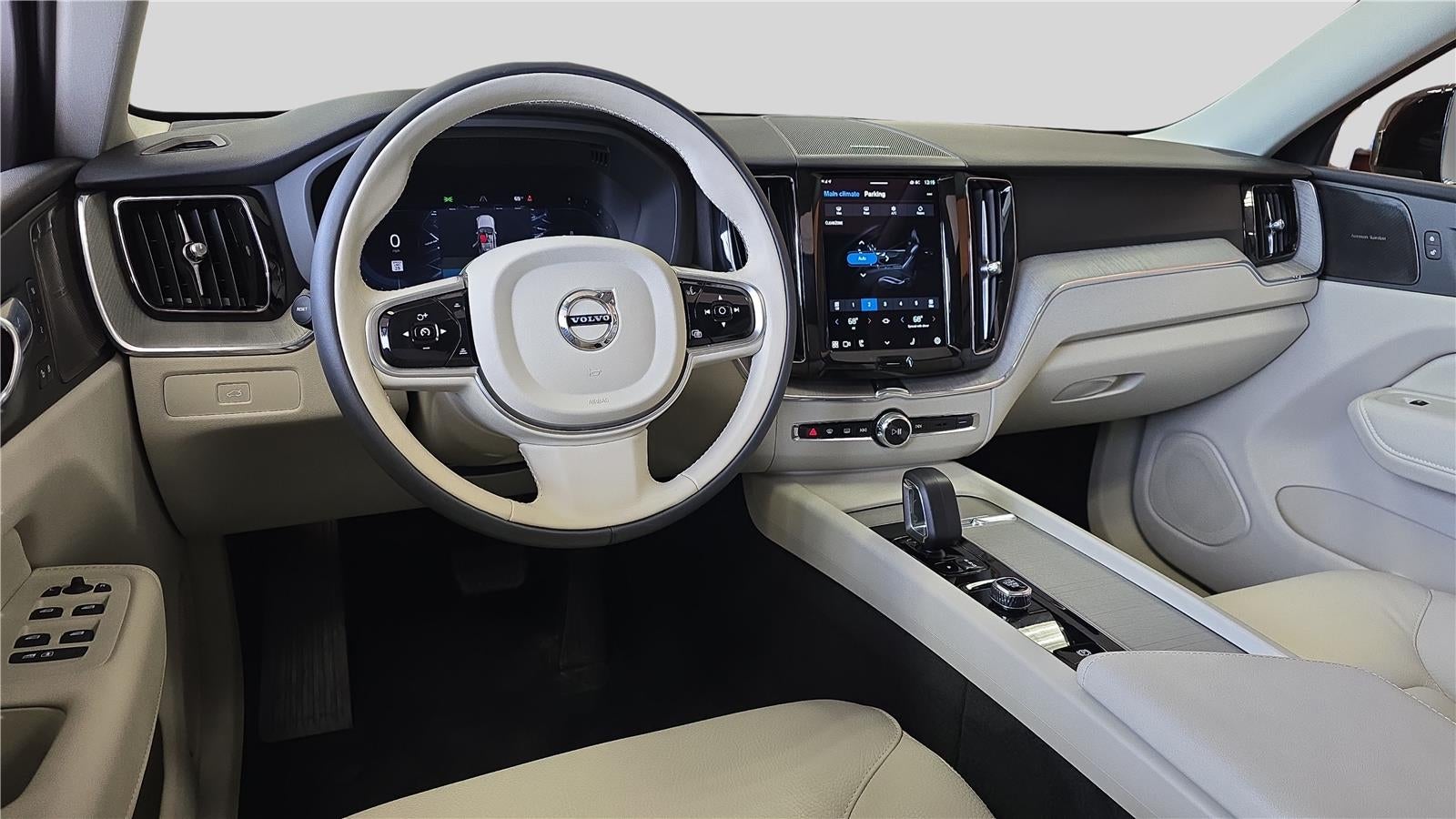 2025 Volvo XC60 Plus