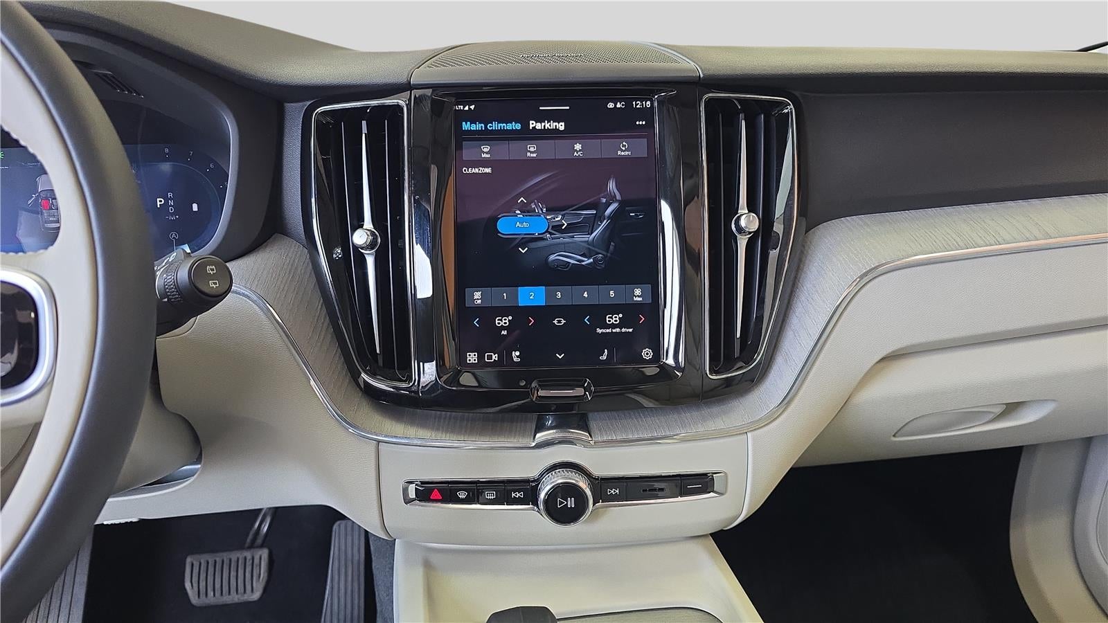 2025 Volvo XC60 Plus