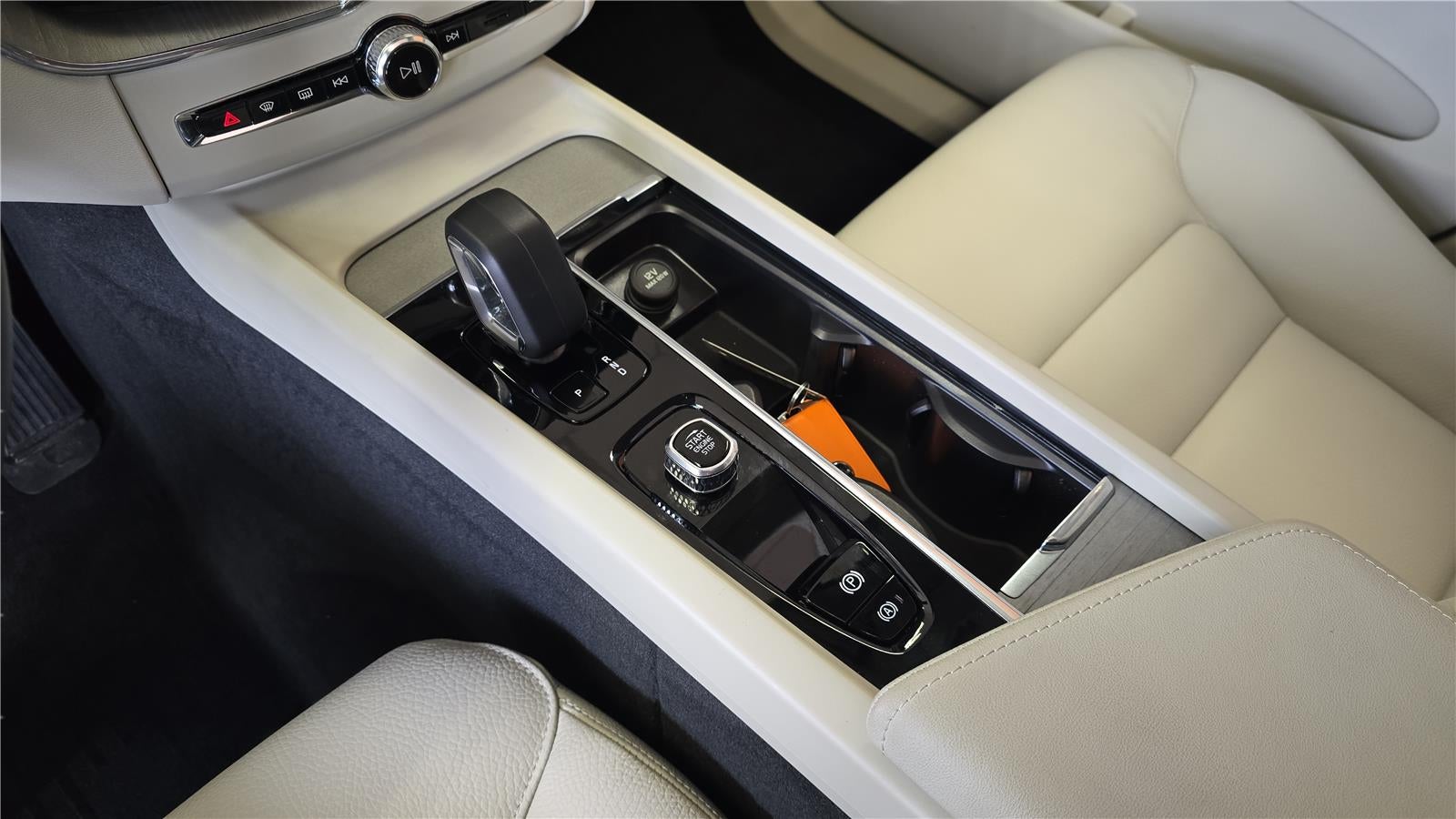 2025 Volvo XC60 Plus