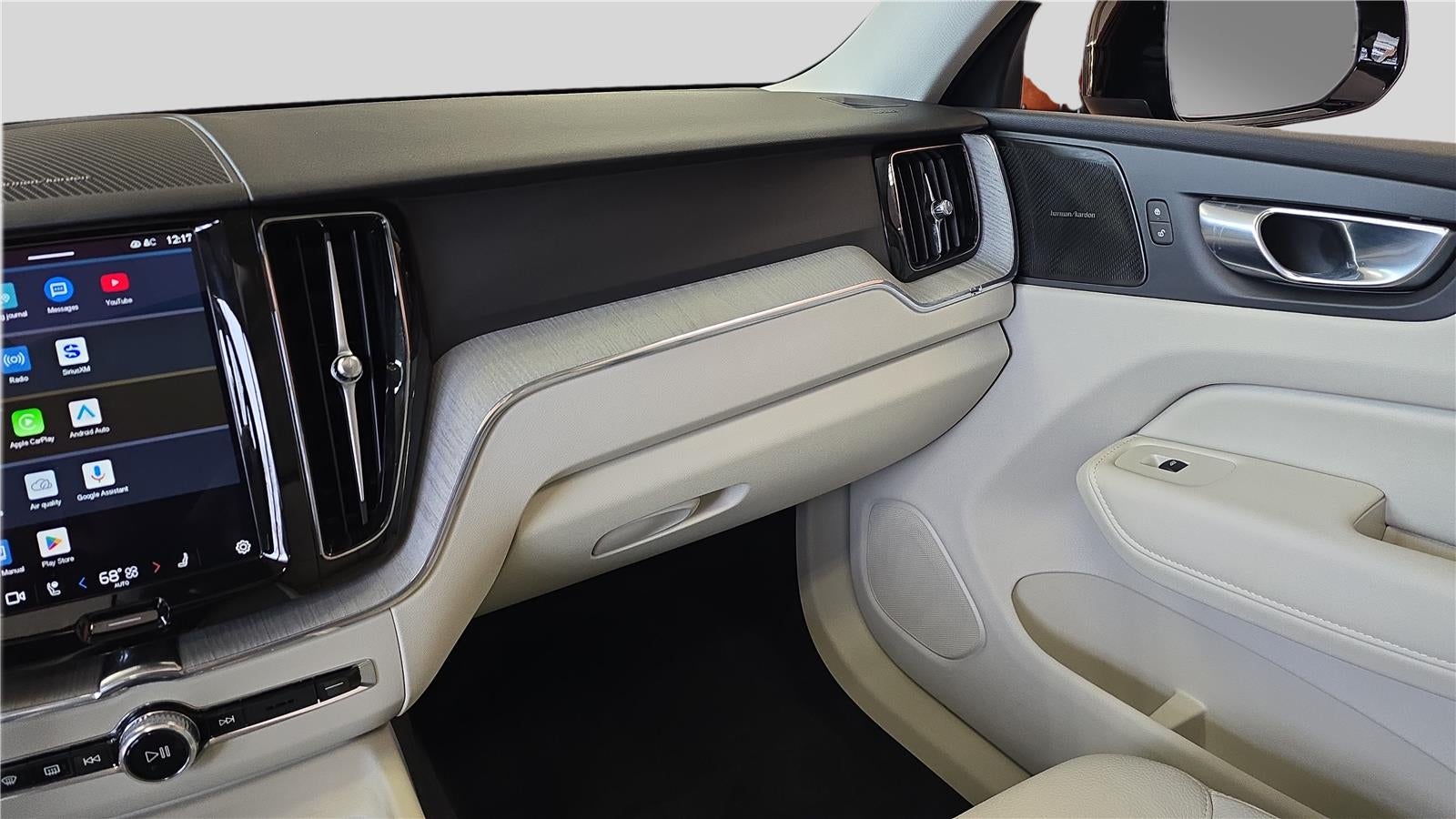 2025 Volvo XC60 Plus