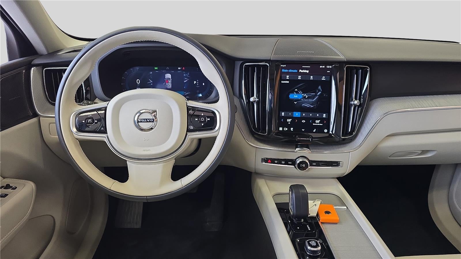 2025 Volvo XC60 Plus